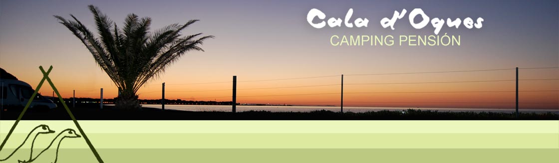 Amanecer en la playa en Camping Pensión Cala d'Oques